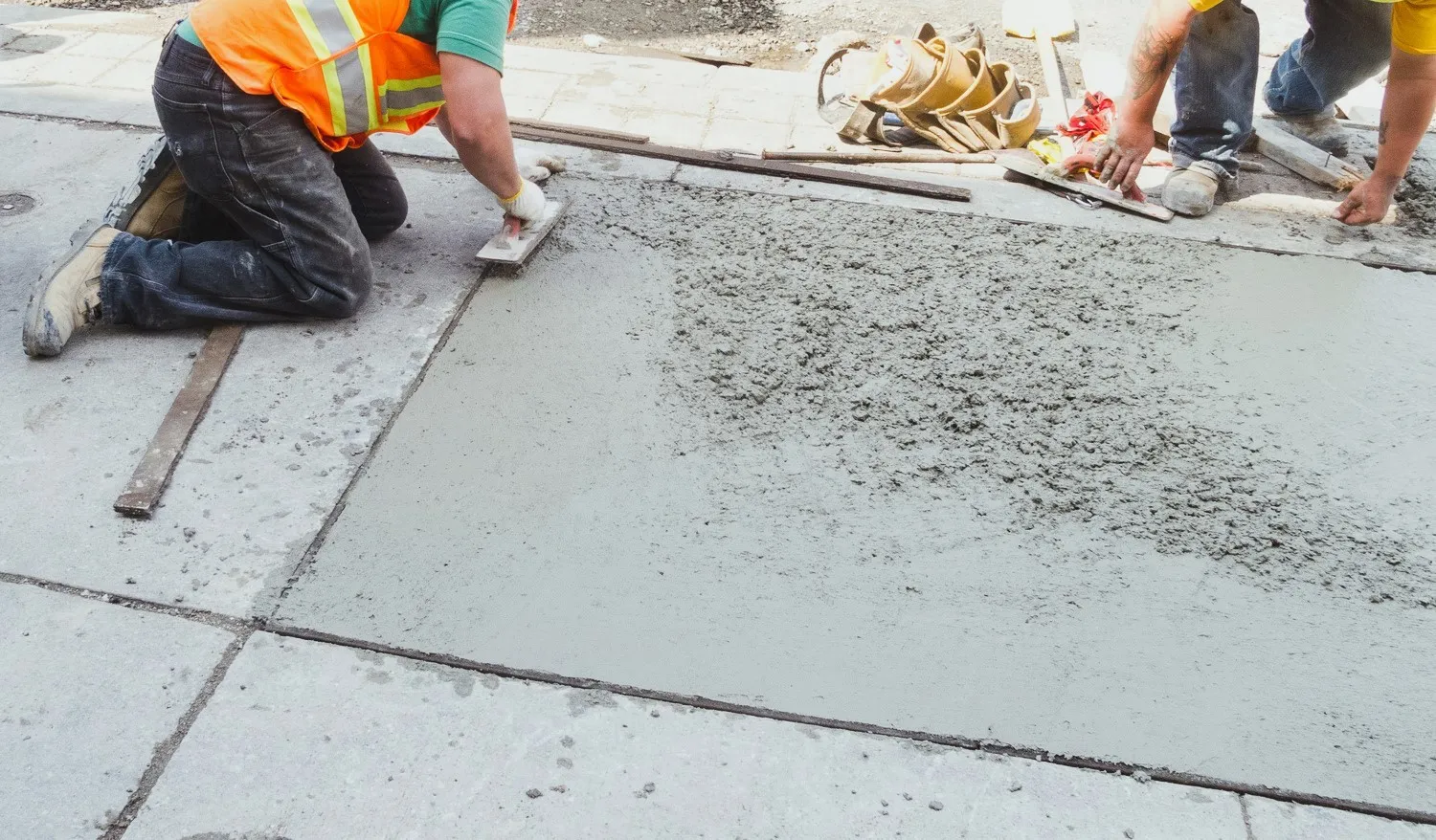 workers installing asphalt driveway